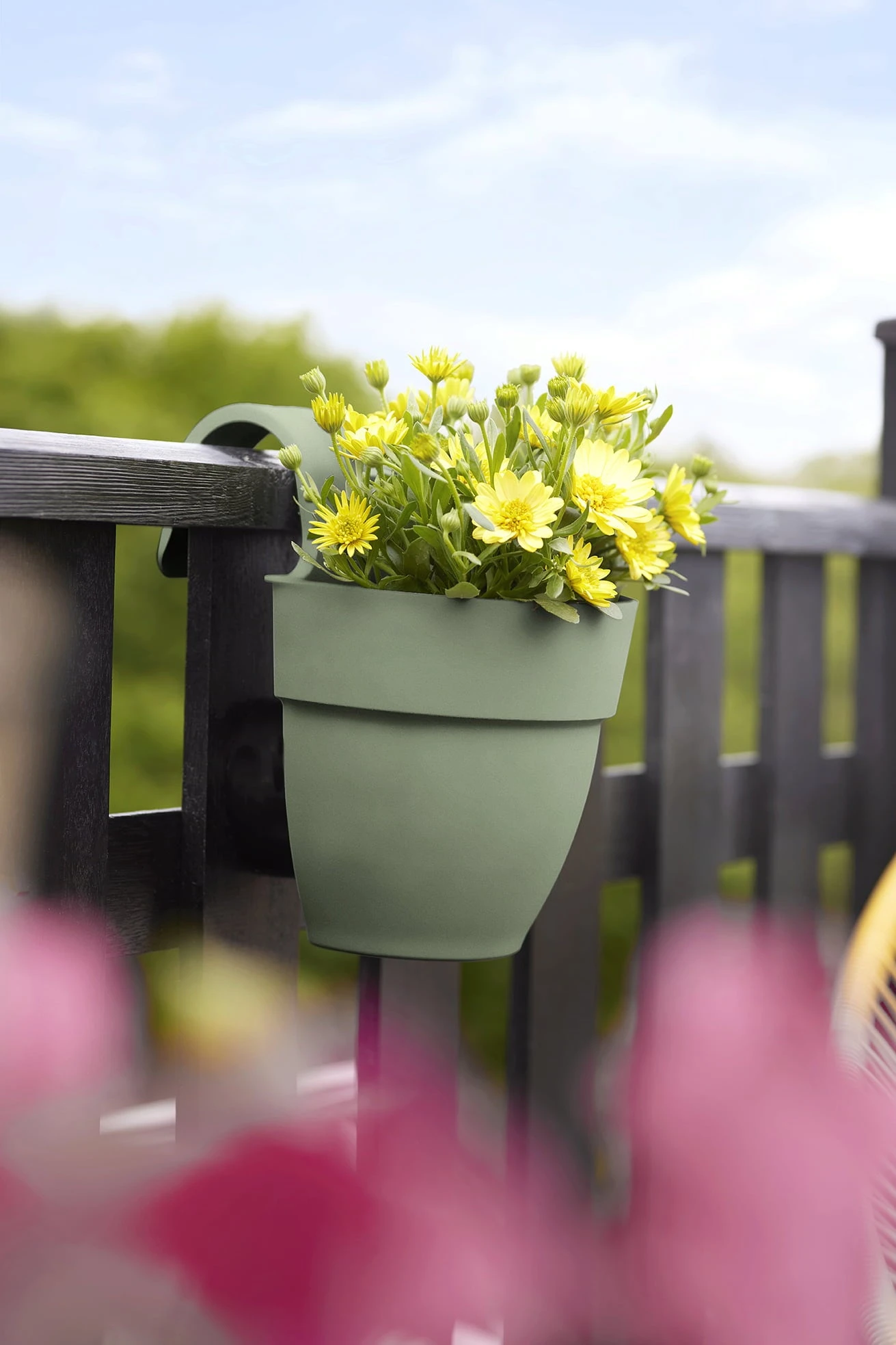 Elho Vibia Campana Easy Hanger Small, Pistazien Grün 5 Elho Vibia Campana Easy Hanger Small, Pistazien Grün - Image 3